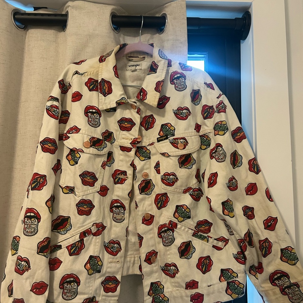 Wrangler White Printed Bomber Jacket - Picture 2 of 5
